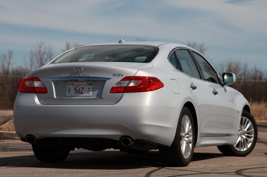  Infiniti M35h 2012 года  (фото 22 из 44)